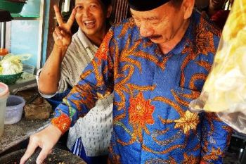 Herman HN Ulek Pecel Sendiri