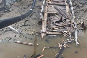 Jembatan Putus Akibat Longsor, Akses Kuala Enok dan Tanah Merah Terputus