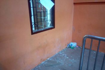 Petugas Amankan Suporter Ngamuk di Stadion Pamekasan