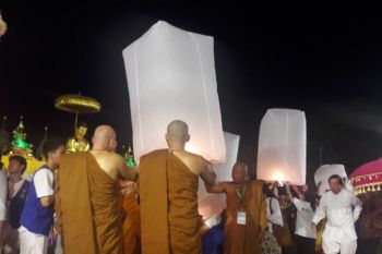 Terbangkan ribuan lampion tutup rangkaian Waisak Borobudur