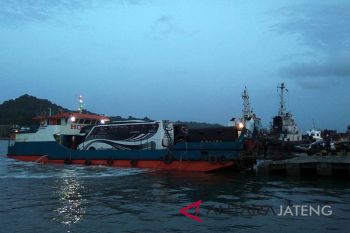 Ratusan napi lapas Pekalongan tiba di Nusakambangan