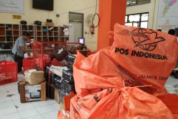 Melonjak, pengiriman paket melalui jasa pos
