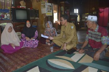 Intan Sari terima bantuan