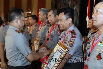 Polda Sulut terima penghargaan pelaksana Renstra terbaik