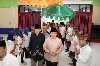 Keluarga Kerajaan Sekala Brak Dukung Ridho-Bachtiar
