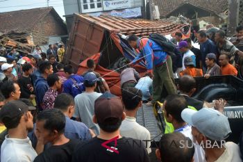 KECELAKAAN TRUK BUMIAYU 11 MENINGGAL