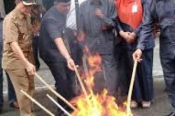  KPU Dumai Bakar 613 Kertas Suara Rusak
