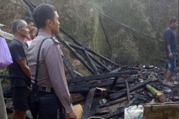 Rumah Terbakar Akibat Api Tungku Sambar Bensin