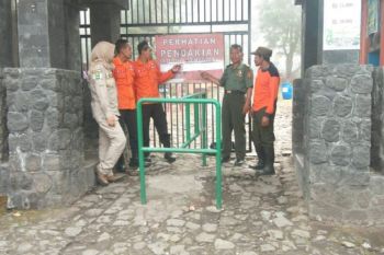 Gunung Lawu Terbakar, Jalur Pendakian Ditutup