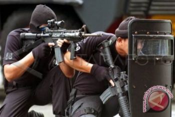 Polri tembak mati dua terduga teroris