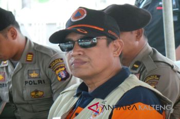 Besok, tanggul darurat Pantai Ujung Pandaran selesai