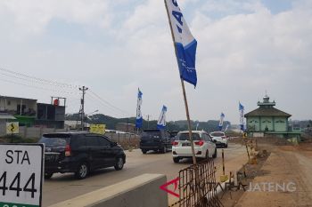 Masjid di tengah tol fungsional gelar Shalat Id