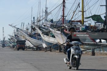 Pelabuhan Kalimas Masih Lengang