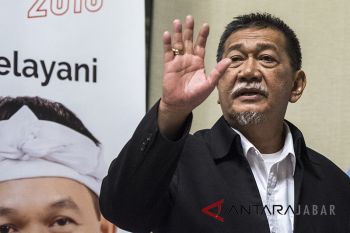 Deddy Mizwar ucapkan selamat untuk pasangan Rindu