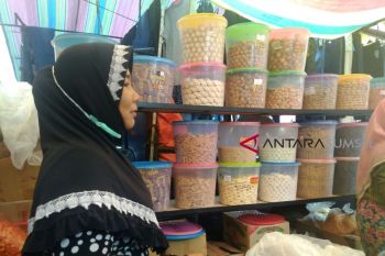 Pasar tradisional Palembang mulai 'banjir' pedagang kue kering untuk lebaran