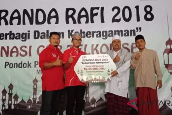 Telkomsel santuni santri pondok pesantren di Lombok Barat