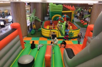 Isi waktu liburan anak di Mooki Land Palembang Icon