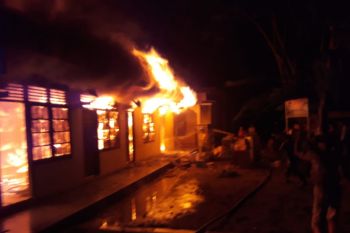 Gedung SMAN 1 Lubuk Basung terbakar