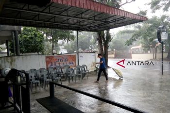 Hujan tidak hambat pemilih Tanjungpinang ke TPS