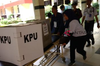Gubernur beri dukungan moril keluarga ketua KPPS meninggal