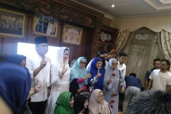 Unggul dalam hitung cepat, Herman Deru sungkem orangtua