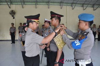 24 Polisi Padang Pariaman naik pangkat
