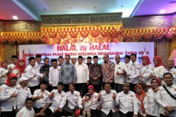 800 anak mengikuti lomba mewarnai Alfamidi-SGM
