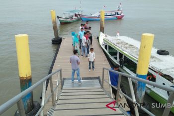 Ratusan wisatawan  tertahan di pulau Angso Dua akhirnya  dievakuasi (video)