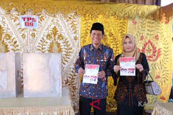 Bambang Mencoblos di TPS 08