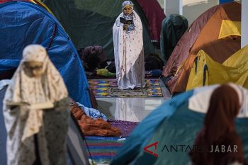 Ratusan umat Islam Itikaf di Masjid Raya Habiburahman