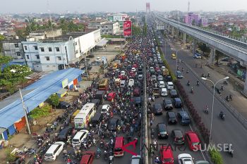 Kemacetan di Jembatan Ampera