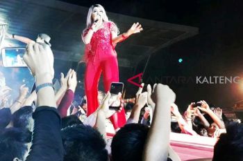 10 ribu warga hadiri malam puncak HUT Gumas, Jenita Janet ikut pentas