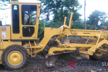 Pasaman Barat siagakan alat berat antisipasi longsor selama libur lebaran