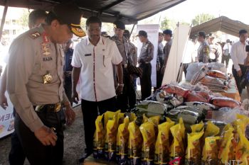 Polda-Bulog NTT gelar pasar murah