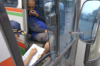 Masuk Terminal Tulungagung, Dua Armada Bus Kena Tilang