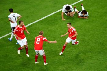 Piala Dunia - Rusia menang besar