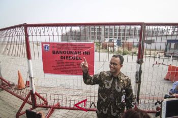 GUBERNUR TINJAU PENYEGELAN PULAU REKLAMASI