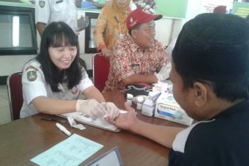 Pengemudi bus di Terminal Tirtonadi jalani tes kesehatan