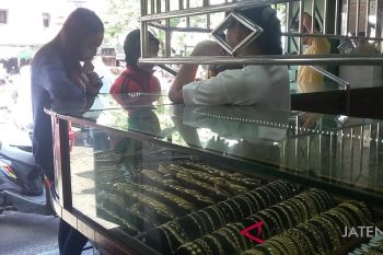 Jelang Lebaran, penjualan emas lesu