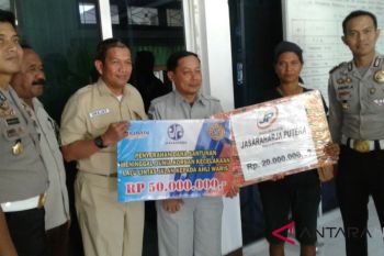 Jasa Raharja Kupang bayarkan klaim Rp70 Juta