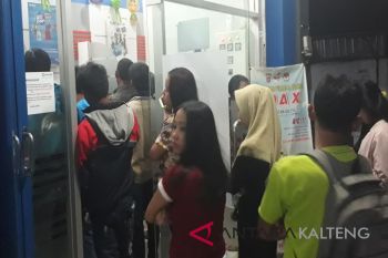Jelang Idul Fitri, puluhan karyawan PBS 'serbu' ATM