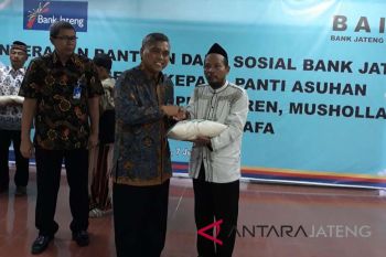 Bank Jateng serahkan dana sosial beras 12 ton