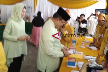 Cagub Sumsel Dodi Reza Alex nyoblos di Palembang