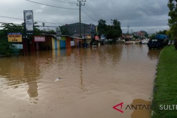 jalan protokol tidak bisa dilalui akibat banjir