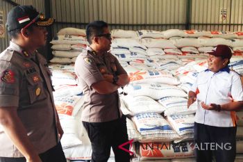 Polda Kalteng sidak pasar dan gudang Bulog di Kobar