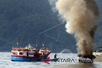 Seorang pengunjung obyek wisata danau Tambing tenggelam