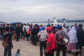 Petugas larang kapal Dabo-Batam berangkat karena overkapasitas