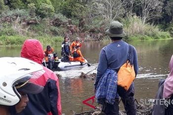 Basarnas evakuasi kapal motor di perairan Bungku