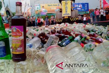 4.941 Botol Minuman Beralkohol di Kudus DImusnahkan