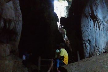 Keseruan menelusur Gua Ngalau Indah Payakumbuh